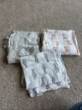 aden + anais Muslin Swaddle blanket bundle of 3